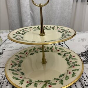 Lenox Holiday 2-Tiered Plate Stand
